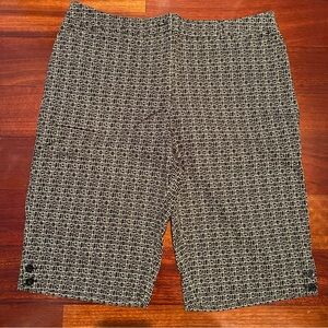 Briggs New York Black and Cream Patterned Women’s Shorts Sz 18